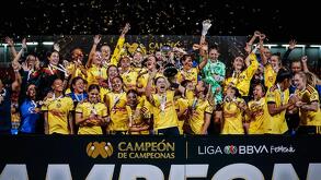 América Femenil levantando el titulo de Campeón de Campeonas 2026.