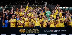 América Femenil levantando el titulo de Campeón de Campeonas 2026.