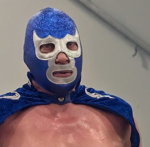Blue Demon Jr. en un ring durante una de sus últimas luchas como profesional.