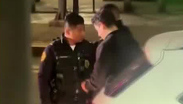 Captan en video a policía de Polanco recibiendo mordida mientras compañero espera en la camioneta