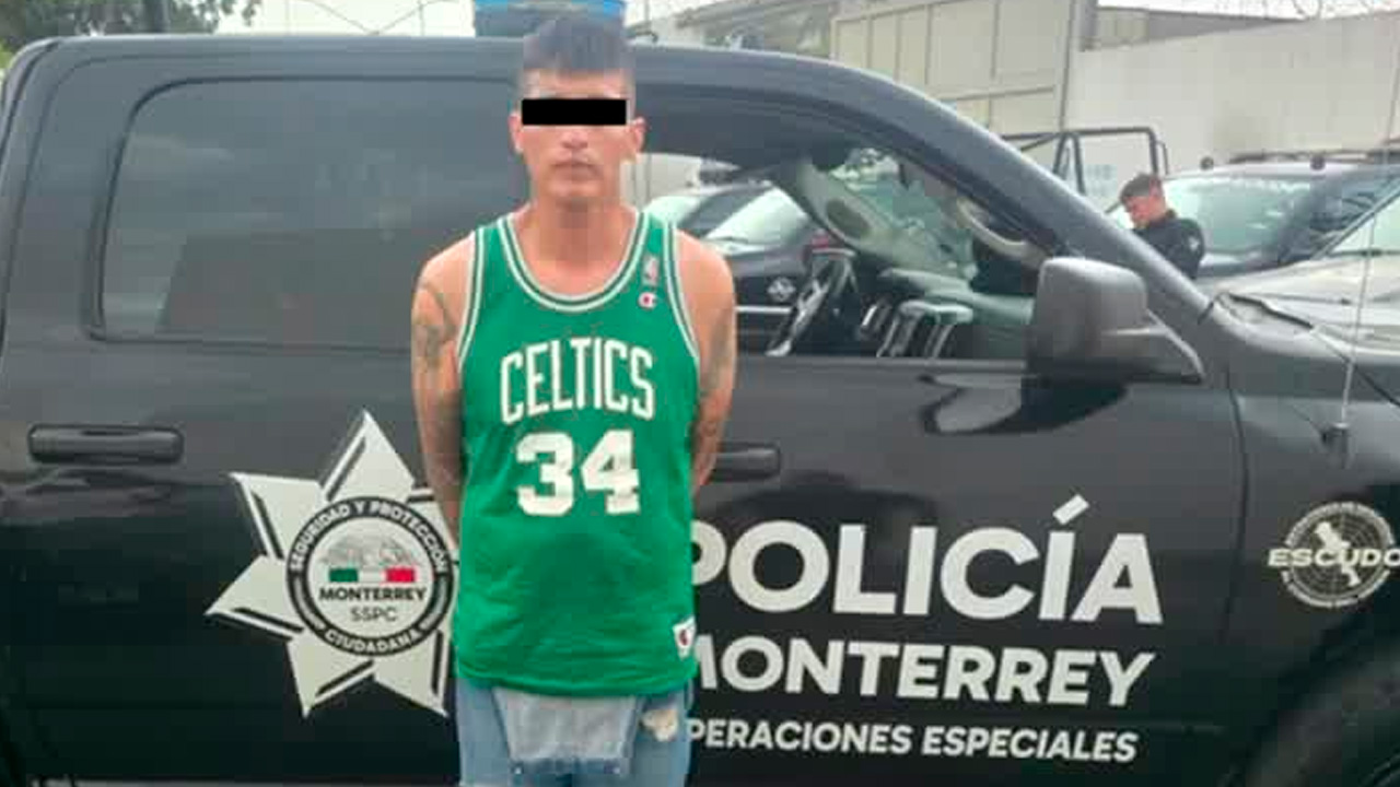 Un hombre identificado como Jesús N fue detenido en el centro de Monterrey durante un operativo policial.