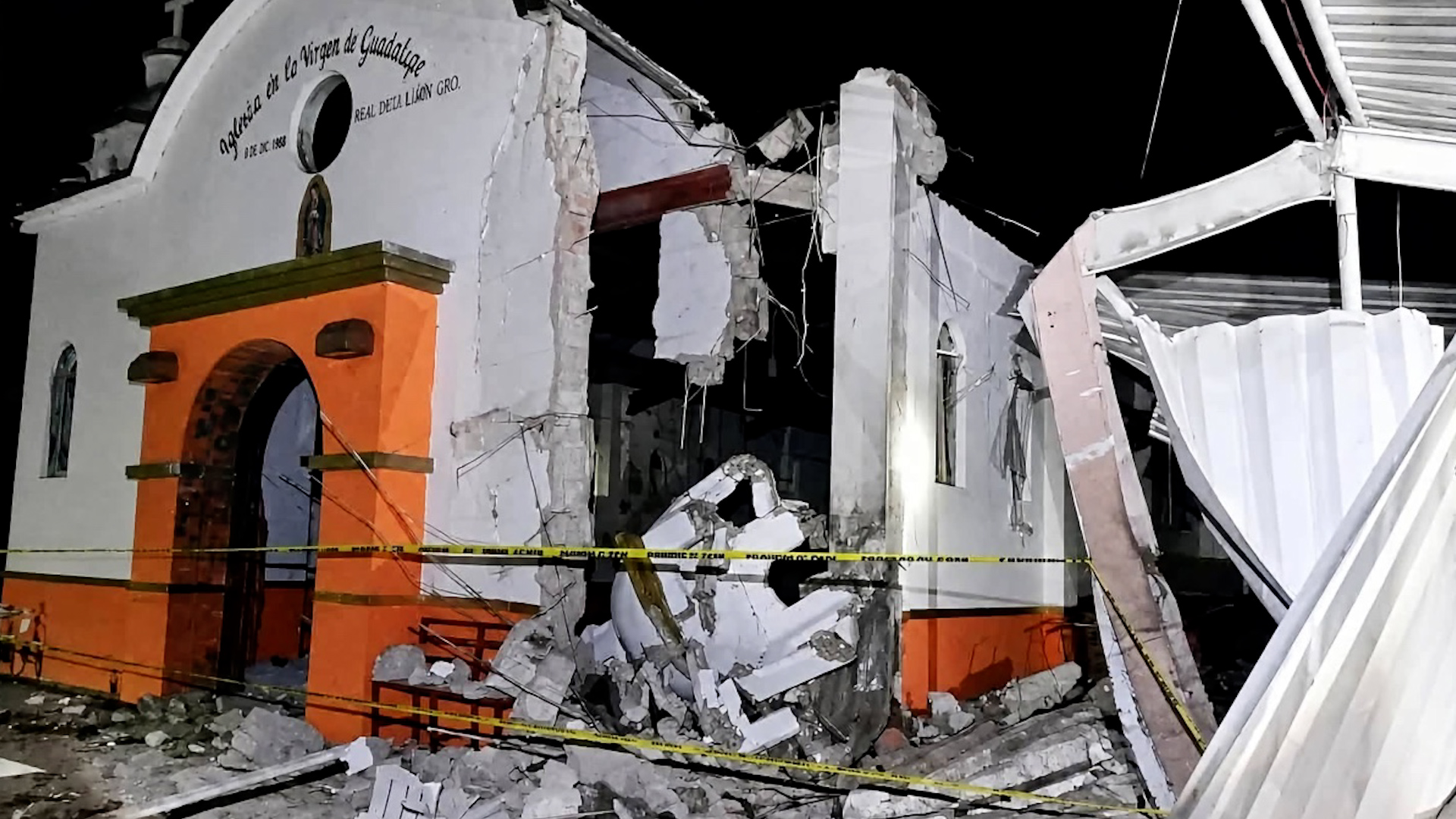 Tragedia en Guerrero: 3 mujeres mueren en explosión de torito en iglesia. Una víctima embarazada de 8 meses. 6 lesionados reciben atención médica.