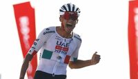 Isaac del Toro es campeón virtual del UAE Tour; rompe récord en la montaña Jebel Hafeet