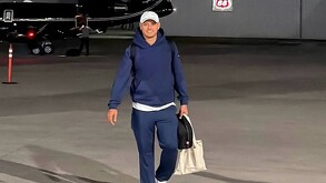Javier Hernández llegando a Dallas.