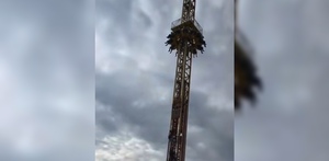 Un juego mecánico falló en la Feria de Chalco y dejó a varias personas suspendidas a más de 10 metros de altura.