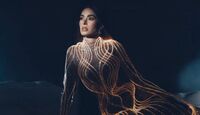 Galilea Montijo, conductora de La Casa de Los Famosos, con su look para el estreno de la temporada 2026.