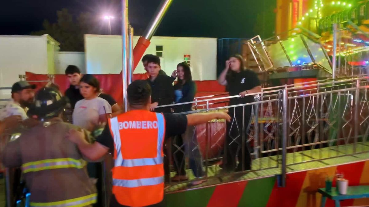El juego mecánico COLOSSUS, instalado en la Feria Nacional Villista 2026, suspendió de manera automática su funcionamiento.