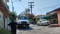 Vecinos de la colonia Independencia en Monterrey retienen a empleados de CFE