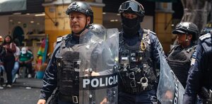 policías realizan un rondín en el centro histórico de puebla