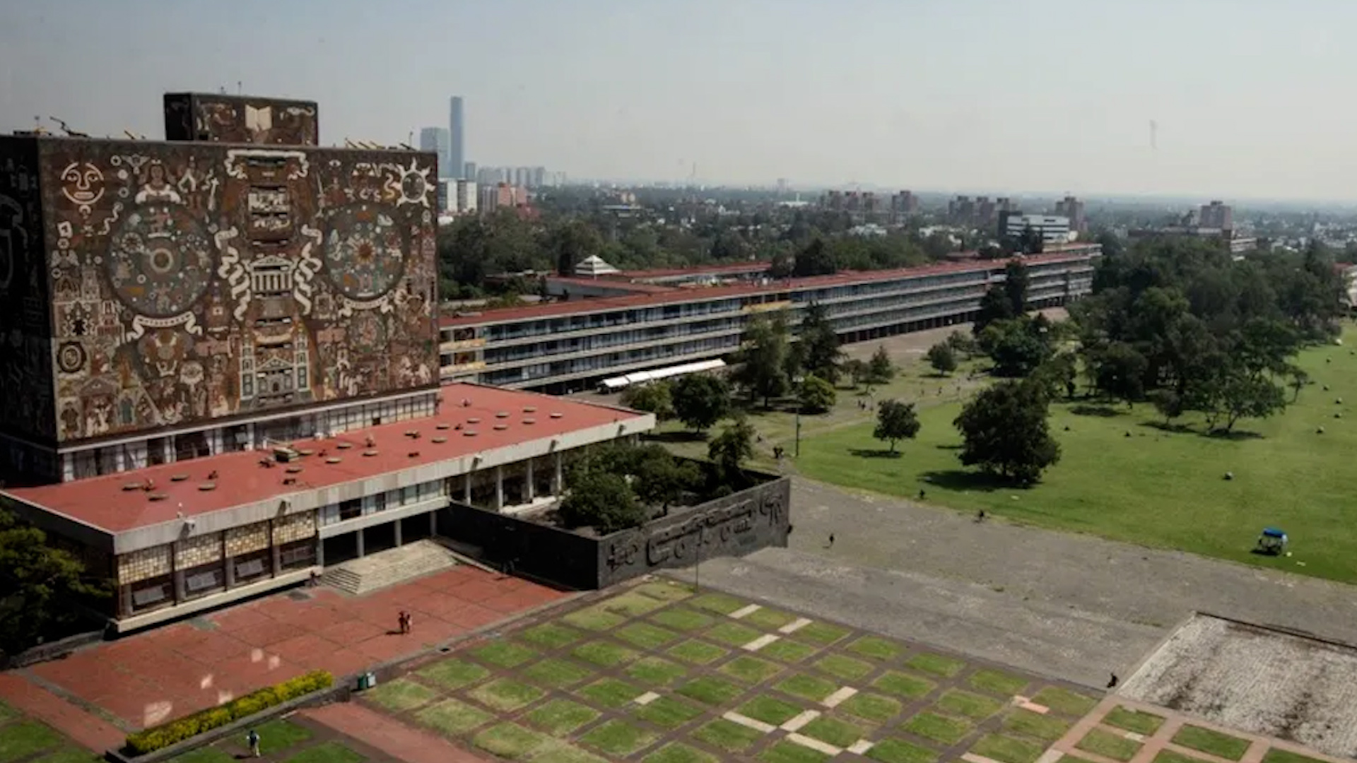Leonardo Lomeli Vanegas suspendió admisiones en UNAM tras detectar miles de estudiantes ingresaron con IA, pese a invertir 102 millones en software.