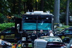 Agentes de la policía investigan un incendio, el viernes 24 de julio de 2026, en el municipio de Grand Haven, Michigan.