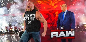 Brock Lesnar y Paul Heyman en un show de WWE Raw.