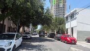 Una adulta mayor sufrió un violento ataque durante un asalto en el Centro de Monterrey; el agresor escapó con dinero y pertenencias.| Especial