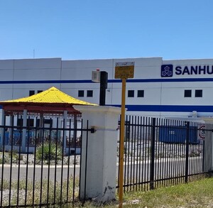 Un trabajador murió tras sufrir una descarga eléctrica en la empresa Sanhua, en Ramos Arizpe. Cuerpos de auxilio y Fiscalía atendieron el reporte.