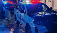 Un empresario conocido en la localidad fue objeto de un violento robo en el interior de su vivienda, luego de que varios individuos ingresaran por la fuerza.