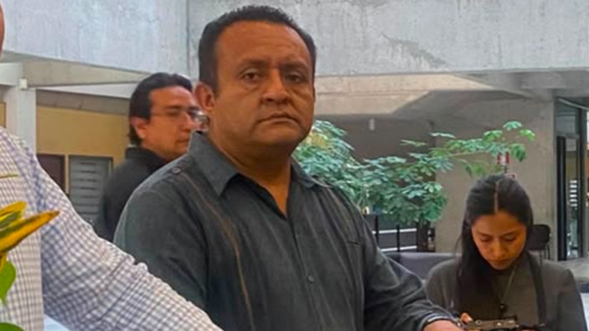 Raúl González, alcalde de Ixhuatlán del Sureste, durante su comparecencia por la solicitud de desafuero en su contra.