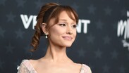 Tras años de donaciones individuales, Ariana Grande formalizó su labor benéfica con una organización enfocada en causas sociales prioritarias.