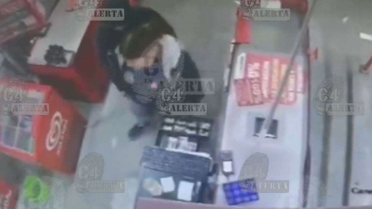 Captan sujetos robando en tiendas de conveniencia en Ecatepec, Estado de México; así es su modus operandi.