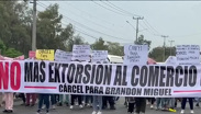 Comerciantes protestan para evitar liberación de presunto líder de extorsionadores
