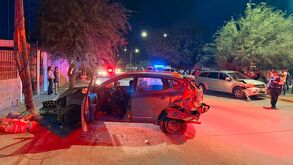 Camioneta que un hombre ebrio chocó para posteriormente darse a la fuga en fraccionamiento Latinoamericano.