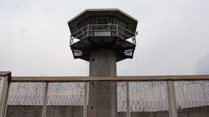 La jefa de seguridad del penal femenil Santa Martha Acatitla deja su cargo tras muerte de seis internas.