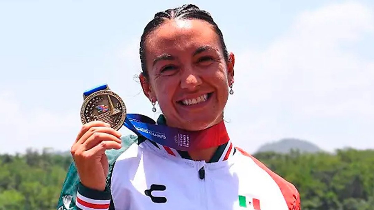 Kenia Lechuga con la medalla de oro en Santo Domingo 2026.