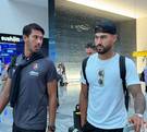 Juan José Sánchez Purata en el aeropuerto de Guadalajara con personal del Atlas