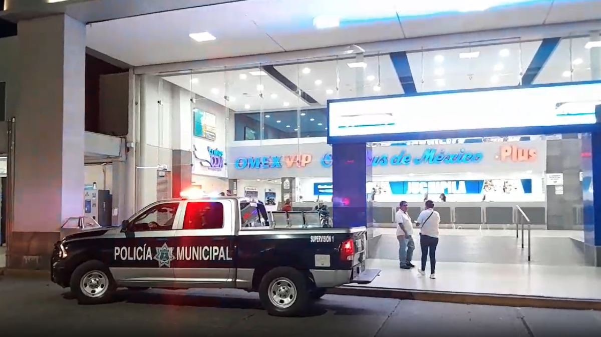 La Policía de Tlaquepaque evitó un probable engaño laboral a una joven de 22 años en la Nueva Central Camionera. Conoce cómo operó el auxilio.