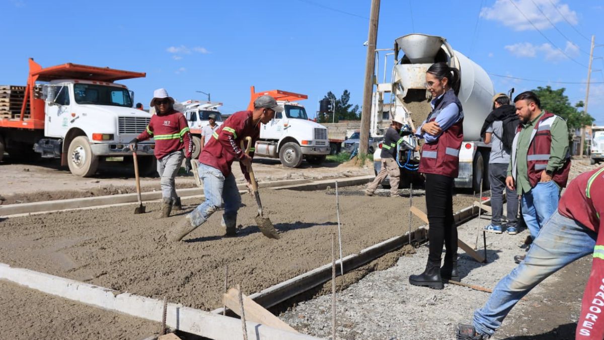 La presidenta de Tlaquepaque en las inspecciones de la obra hidráulica.