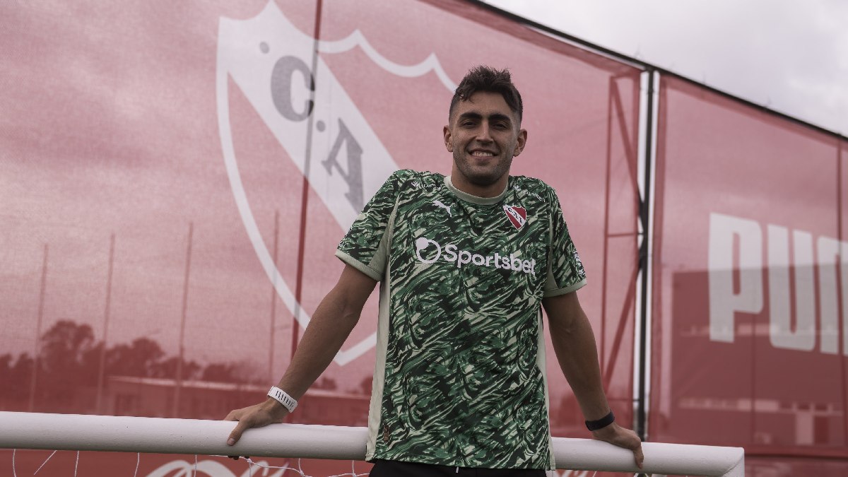 Santiago Mele siendo anunciado como refuerzo para el Independiente de Avellaneda.