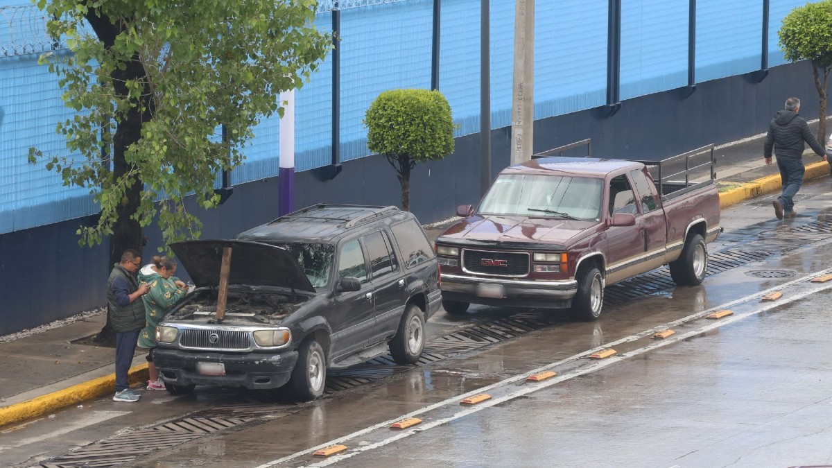 Así es la trampa para asaltar a conductores en Circuito Interior, Ciudad de México.