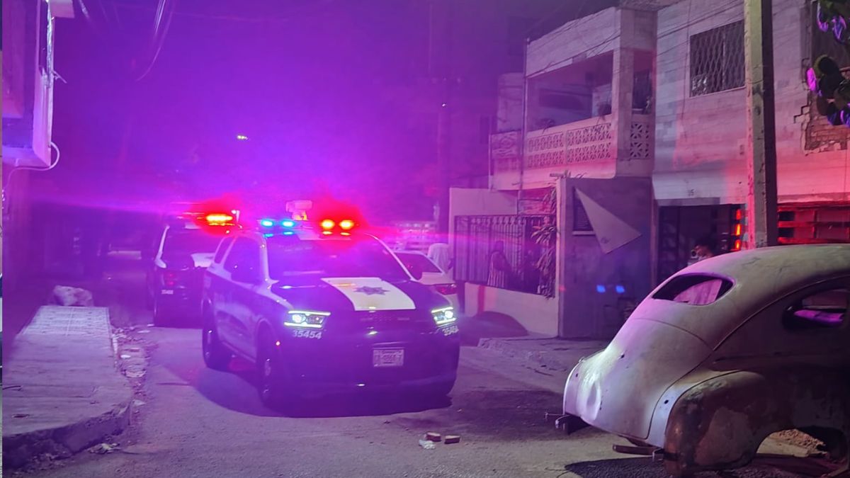 Autoridades respondiendo al reporte de un sujeto que agredió a un hombre en Torreón.