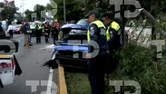 Conductor se sintió mal y volcó en Tlalpan, pero salió caminando del auto destrozado