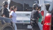 Detenidos denuncian falta de sillas de ruedas y ropa adecuada para las frías noches del desierto en California City.