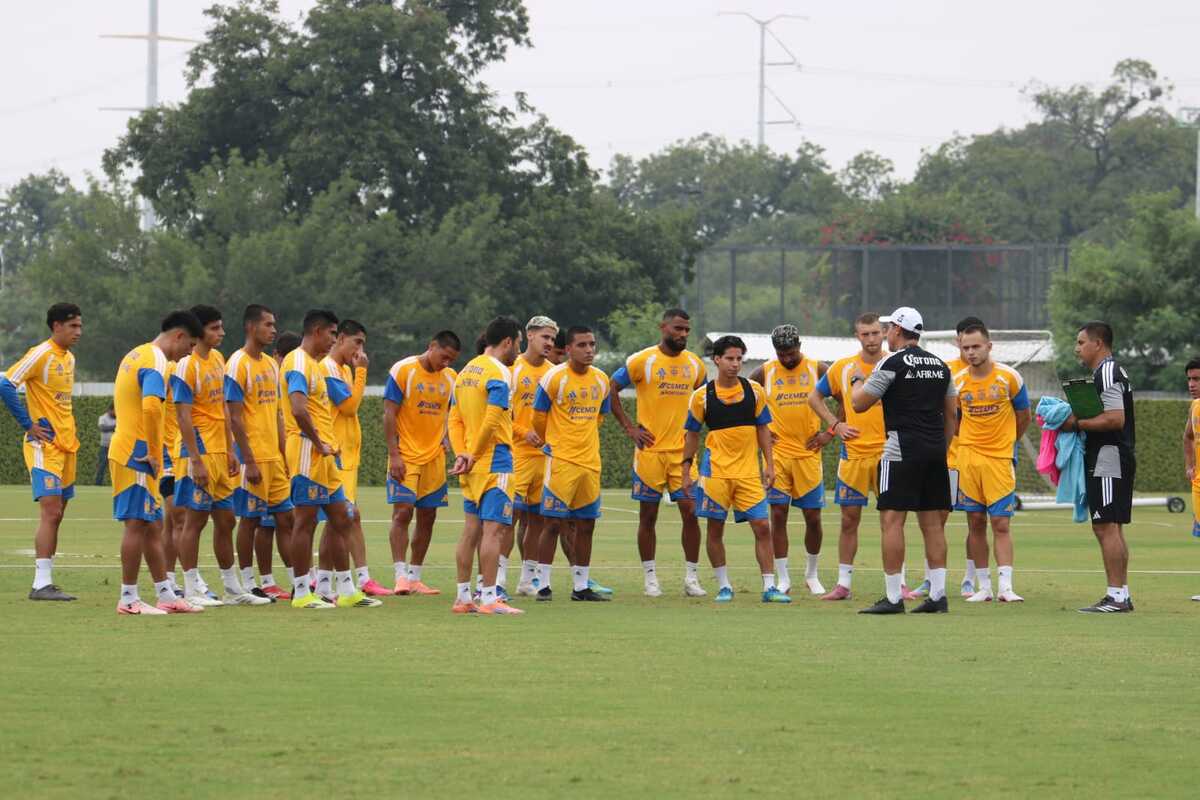 Hernán Elizondo comandó el entrenamiento de Tigres este 29 de julio / Club Tigres
