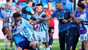 Se dieron peleas impulsadas por jugadores de Argentina tras el silbatazo final en el partido decisivo. | Imago7