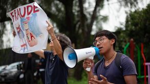 Alumnos protestando por trampa en examen de la UNAM