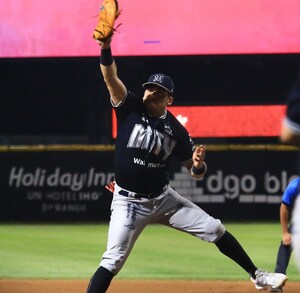 Caliente de Durango vs Sultanes durante el juego 1 en el Estadio Francisco Villa en la temporada 2026 de la LMB.