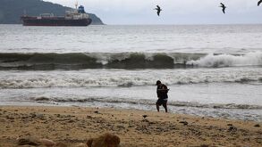 Un turista estadounidense murió en Playa La Ropa en Zihuatanejo tras ser arrastrado por el mar de fondo.