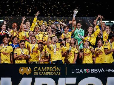 América Femenil se convirtió en el cuarto equipo en conseguir un Campeón de Campeonas / @AmericaFemenil