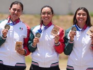 Ana Paula Vázquez, Ángela Ruiz y Alejandra Valencia muestran su medalla de oro de Juegos Centroamericanos y del Caribe 2026 | Conade