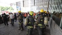 Bomberos de Guadalajara en la calle junto con 1600 personas por fuga de gas