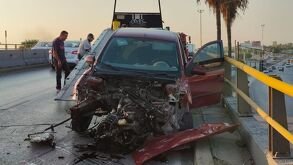 Aunque la conductora aseguró que una camioneta la impactó y la hizo perder el control, las autoridades no hallaron indicios de un segundo vehículo