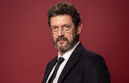Los detalles específicos de su padecimiento se han mantenido bajo reserva de su familia.