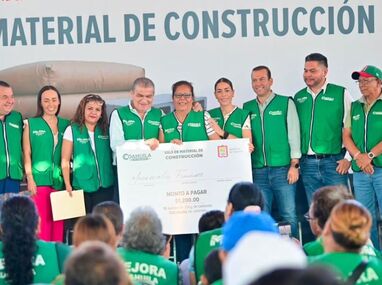 Durante esta entrega, las personas beneficiadas recibieron un paquete integrado por 100 blocks y 10 bultos de cemento de 25 kilogramos.