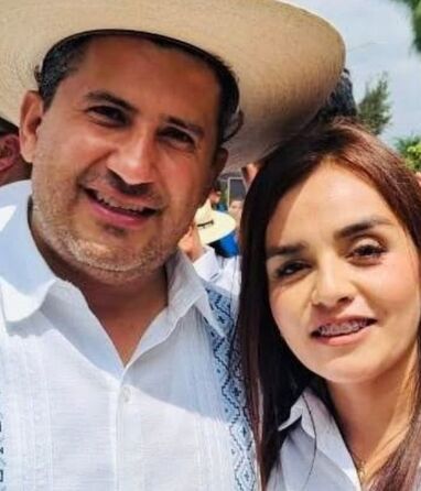 La esposa de Carlos Manzo tiene la esperanza de que poco a poco salga a luz la información sobre el caso | Vía FB Grecia Quiroz