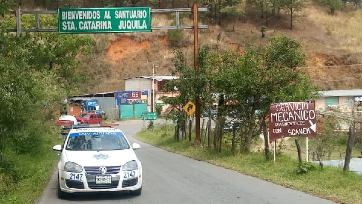 La Fiscalía de Oaxaca confirmó la presencia de los cadáveres y señaló el caso como homicidio calificado con ventaja / X: @PolVial_GobOax