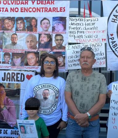 La madre del joven señaló que estas acciones buscan recordar que su hijo desapareció mientras cumplía con sus funciones laborales.
