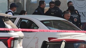 Los sujetos accionaron sus armas de fuego para hacerse del dinero y dejar atrás al grupo de hermanos / Agencia Es Imagen