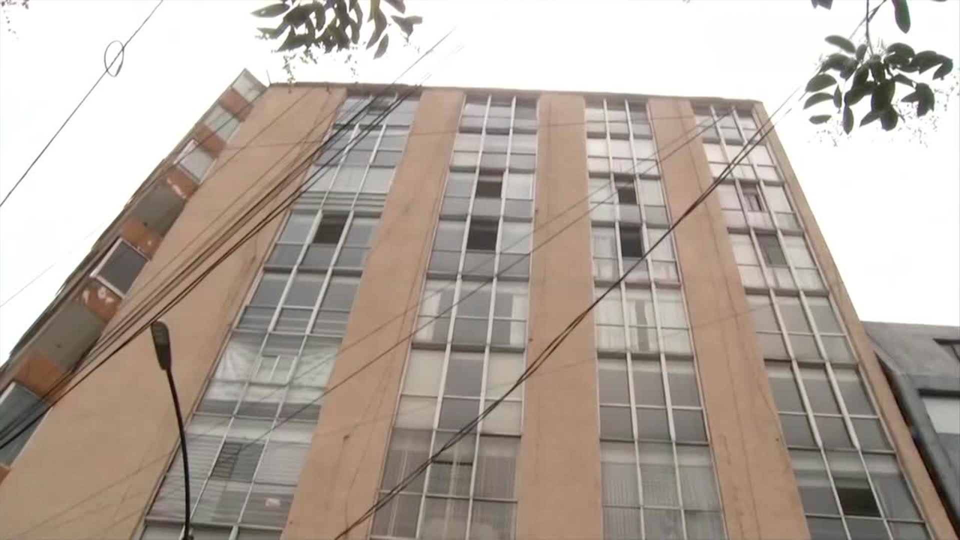 Adulta mayor bloqueada en departamento tras hostigamiento por concejal Hugo Torres y administradora Marta Patricia. Denuncian desalojos forzados en CdMx.